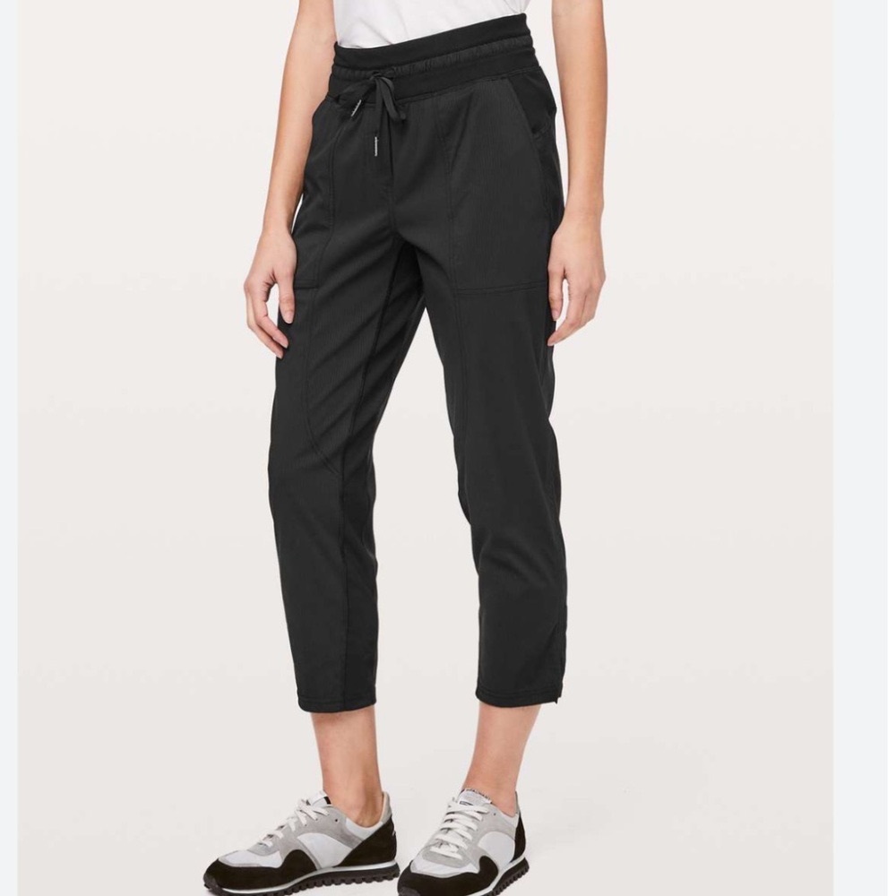 Dance Studio Mid-Rise Cropped Pant